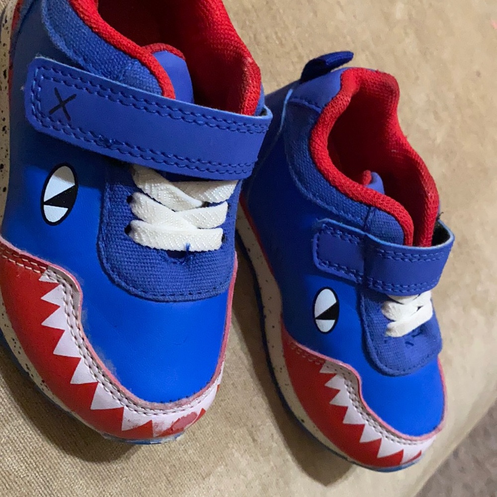 Baby shark toddler boys size 5